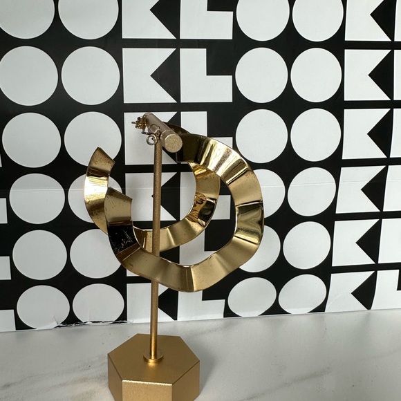 JENNIFER ZEUNER
Wanda Hoop Earrings - Picture 4 of 6